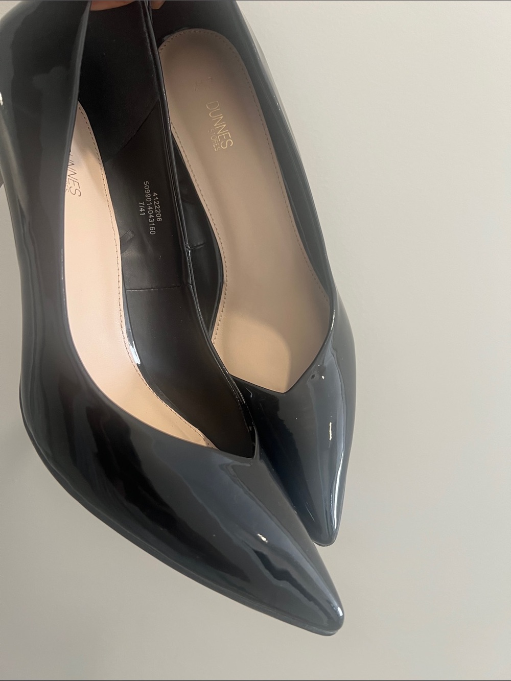 Black Patent Pointed-Toe Pumps/Shoes